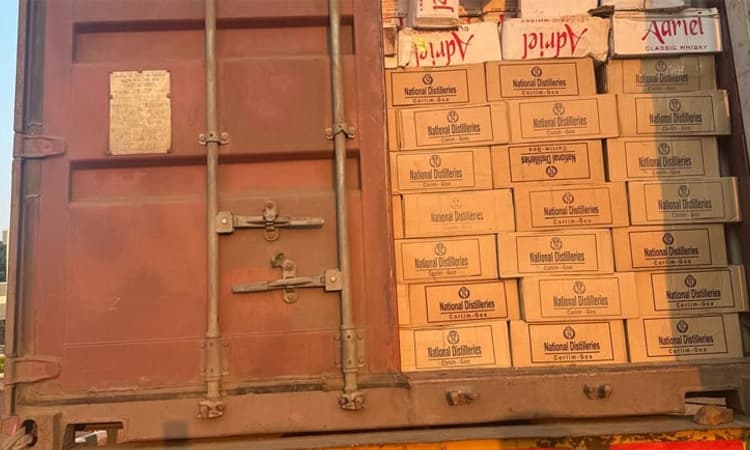 Belgavi; ಭಾರೀ ಪ್ರಮಾಣದ ಅಕ್ರಮ ಮದ್ಯ ಜಪ್ತಿ:ಇಬ್ಬರ ಬಂಧನ