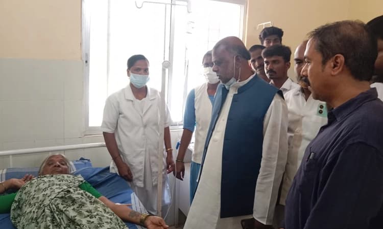 ಮದುವೆ ಸಮಾರಂಭದಲ್ಲಿ ಊಟ ಮಾಡಿದ 30ಕ್ಕೂ ಅಧಿಕ ಮಂದಿ ಅಸ್ವಸ್ಥ… ಆಸ್ಪತ್ರೆಗೆ ದಾಖಲು