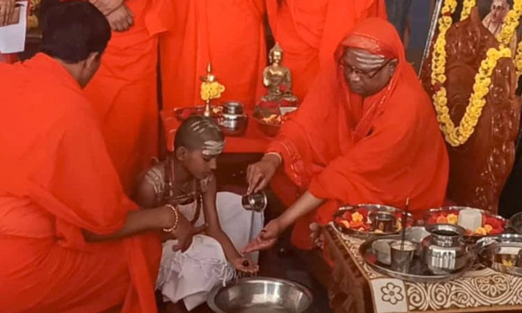 Chitradurga: ಮಾದಾರ ಚನ್ನಯ್ಯ ಗುರುಪೀಠಕ್ಕೆ ವಟು ಸ್ವೀಕಾರ