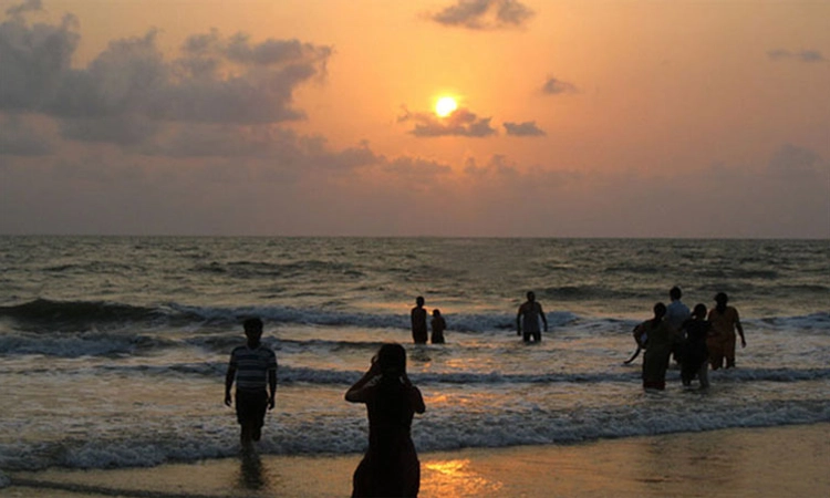 Malpe Beach: ಸಮುದ್ರದಲ್ಲಿ ಮುಳುಗುತ್ತಿದ್ದ ಇಬ್ಬರ ರಕ್ಷಣೆ