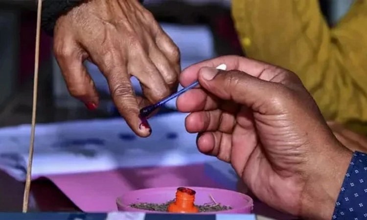 ರಾಜ್ಯದಲ್ಲಿ ಶೇ.70.64 ದಾಖಲೆ ಮತದಾನ; 14 ಕ್ಷೇತ್ರಗಳ ಅಂತಿಮ ಮತದಾನ ಪ್ರಮಾಣ ಪ್ರಕಟ
