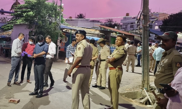 ಶಿವಮೊಗ್ಗ: ಹಾಡಹಗಲೇ ನಡುರಸ್ತೆಯಲ್ಲಿ ಇಬ್ಬರು ರೌಡಿಶೀಟರ್ ಗಳ ಭೀಕರ ಹತ್ಯೆ, ಬಿಗುವಿನ ವಾತಾವರಣ