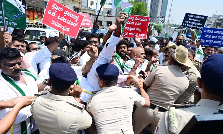 DCM ಡಿಕೆಶಿ, ಶಿವರಾಮೇಗೌಡ ವಿರುದ್ಧ ಜೆಡಿಎಸ್‌ ಆಕ್ರೋಶ: ಹಲವೆಡೆ ಪ್ರತಿಭಟನೆ