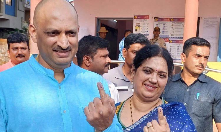 Voting ಹದಿನೈದು ನಿಮಿಷ ಕಾದು‌ ಮತ ಹಾಕಿದ ಅನಂತಕುಮಾರ್ ಹೆಗಡೆ!