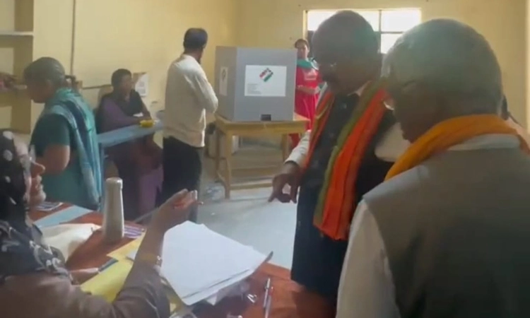 ಕಲಬುರಗಿ: ಪೋಲಿಂಗ್ ಅಧಿಕಾರಿಗಳಿಂದಲೇ ಕಾಂಗ್ರೆಸ್ ಗೆ ಮತ ಚಲಾವಣೆ ಆರೋಪ
