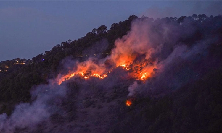 Uttarakhand; ಕಾಳ್ಗಿಚ್ಚು ತಡೆಗೆ ಮೋಡ ಬಿತ್ತನೆಗೆ ಮೊರೆ?: ಮೂವರ ಸೆರೆ
