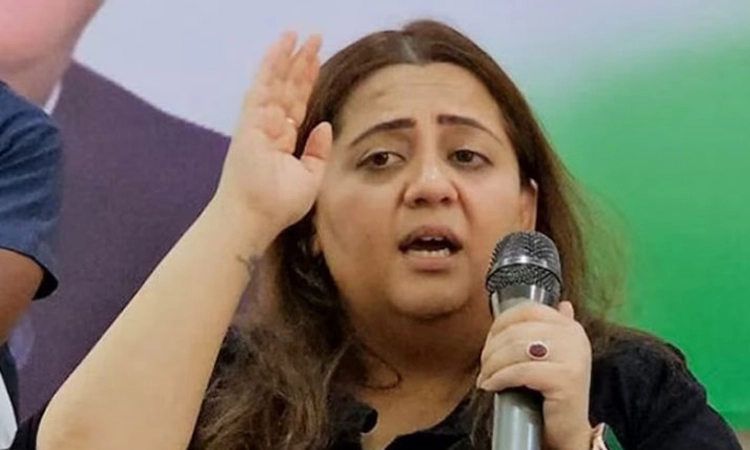 Congress ಮಾಜಿ ವಕ್ತಾರೆ ಆರೋಪ; ನನ್ನ ಕೂಡಿಹಾಕಿ, ಮದ್ಯಸೇವಿಸಲು ಪೀಡಿಸಿದ್ದರು!