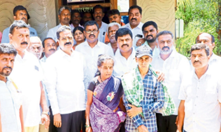 BY Raghavendra: ಕಾಡಾನೆ ದಾಳಿಗೆ ಬಲಿಯಾದ ರೈತನ ಮನೆಗೆ ಸಂಸದ ಬಿ.ವೈ.ರಾಘವೇಂದ್ರ ಭೇಟಿ