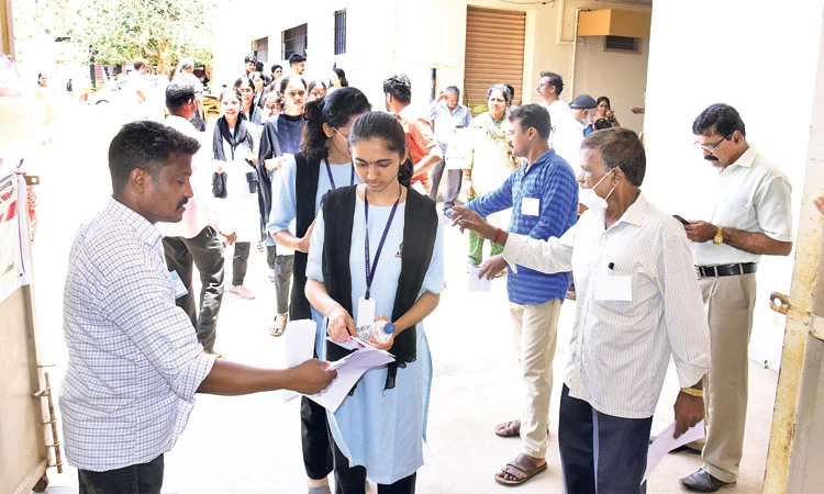 NEET Exam ಕರಾವಳಿಯಲ್ಲಿ ಸುಸೂತ್ರವಾಗಿ ನಡೆದ “ನೀಟ್‌’ ಪರೀಕ್ಷೆ
