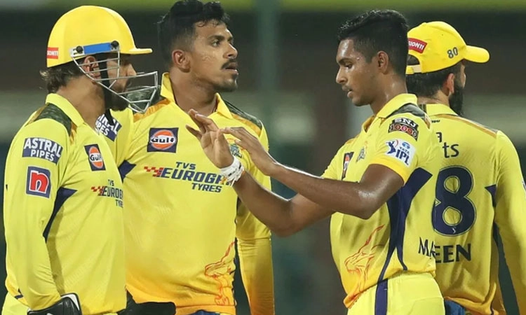 IPL: ಪ್ಲೇ ಆಫ್‌ ರೇಸ್‌ ನಡುವೆಯೇ ಚೆನ್ನೈ ತಂಡಕ್ಕೆ ಆಘಾತ; ತವರಿಗೆ ಮರಳಿದ ಸ್ಟಾರ್‌ ಬೌಲರ್