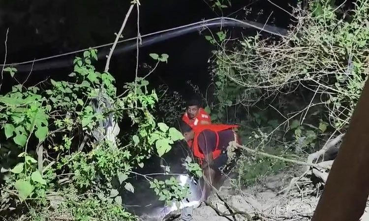 Dandeli: 6 ವರ್ಷದ ಮಗುವನ್ನು ನಾಲಾಕ್ಕೆಸೆದ ತಾಯಿ: ಮುಂದುವರಿದ ಮಗುವಿನ ಶೋಧ ಕಾರ್ಯಾಚರಣೆ