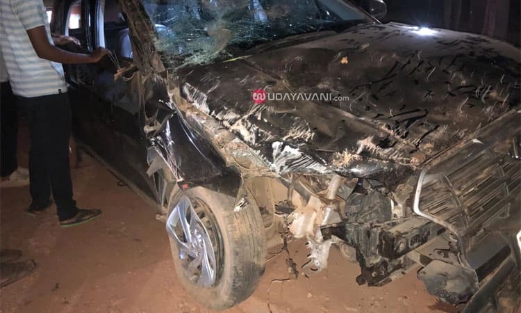 Vitla: ನಿಯಂತ್ರಣ ತಪ್ಪಿ ವಿದ್ಯುತ್ ಕಂಬಕ್ಕೆ ಢಿಕ್ಕಿ ಹೊಡೆದ ಕಾರು