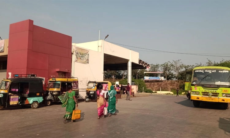 Mahalingpur: ಎರಡು ವರ್ಷದ ಮಹಾಲಿಂಗಪುರದ ನೂತನ ಬಸ್ ನಿಲ್ದಾಣದಲ್ಲಿ ನೂರೆಂಟು ಸಮಸ್ಯೆಗಳು