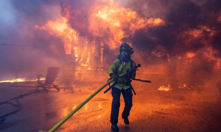 Los Angeles wildfires: ಕ್ಯಾಲಿಫೋರ್ನಿಯಾದಲ್ಲಿ ಕಾಳ್ಗಿಚ್ಚು… ಐವರು ಸಾವು