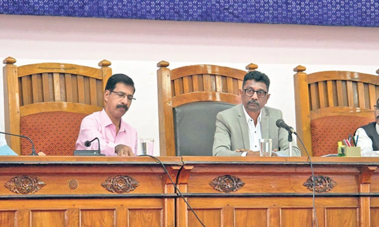 Mangaluru University: ಹೊಸ ಕೋರ್ಸ್‌ ಆರಂಭಕ್ಕೆ ವಿವಿ ಅನುಮತಿ ಅಗತ್ಯ