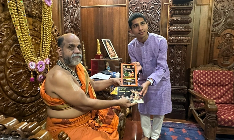 Udupi ಪರ್ಯಾಯ ಶ್ರೀಪಾದರಿಂದ ಭಗವದ್ಗೀತಾ ಲೇಖನ ಯಜ್ಞದ ದೀಕ್ಷೆ ಪಡೆದ ಅಭಿಘ್ಯಾ ಆನಂದ್