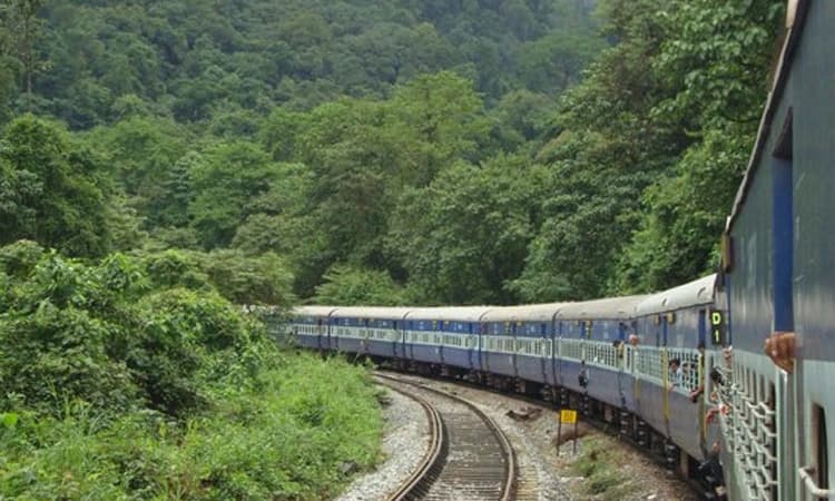 Train; ಗೋಮಟೇಶ್ವರ ಎಕ್ಸ್‌ಪ್ರೆಸ್‌ ಮಂಗಳೂರು ಸೆಂಟ್ರಲ್‌ಗೆ ವಿಸ್ತರಿಸಲು ಕ್ಯಾ| ಚೌಟ ಪತ್ರ