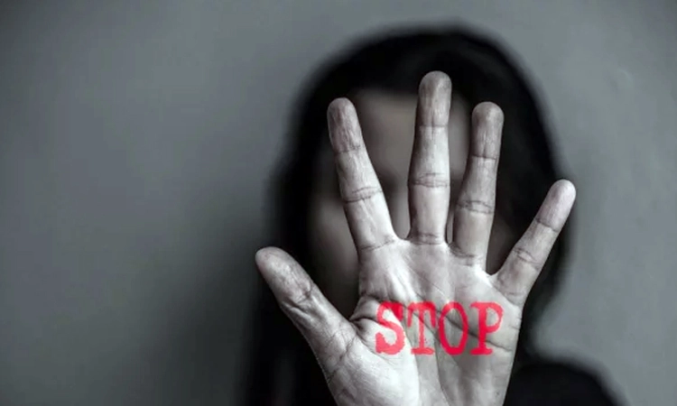 Junior Doctor: ಮಾತನಾಡಲು ಕರೆಸಿ ಕಿರಿಯ ವೈದ್ಯೆ ಮೇಲೆ ಸಹೋದ್ಯೋಗಿಯಿಂದಲೇ ಅತ್ಯಾಚಾರ…