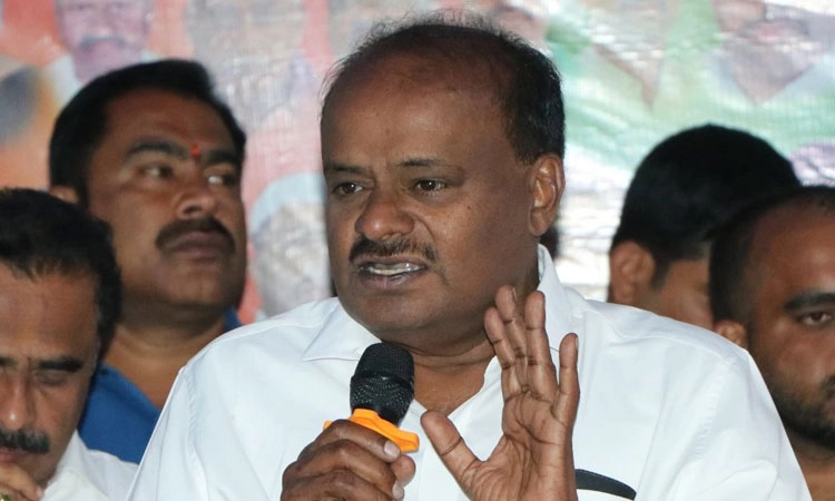 Name Road in Row: ಕರ್ನಾಟಕಕ್ಕೇ ಸಿದ್ದರಾಮಯ್ಯ ಅಂತ ಹೆಸರು ಇಡಲಿ: ಎಚ್‌ಡಿಕೆ ವ್ಯಂಗ್ಯ