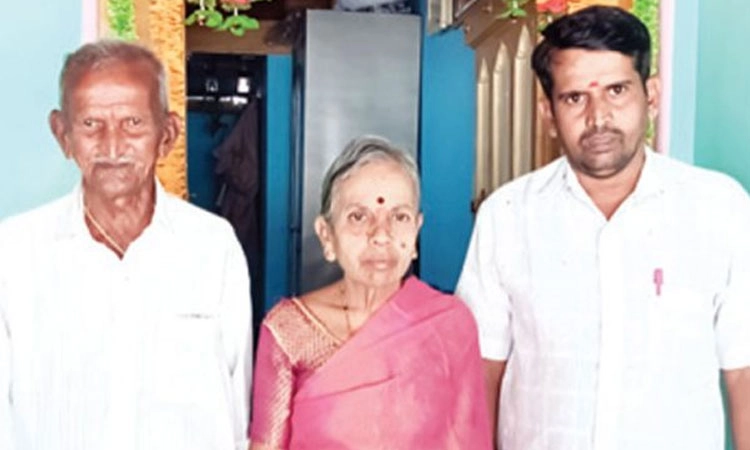 Chamarajnagar: ಸಾಮಾಜಿಕ ಬಹಿಷ್ಕಾರ: ಗ್ರಾಮಸ್ಥರ ಸಭೆ ನಡೆಸಿದ ಅಧಿಕಾರಿಗಳು