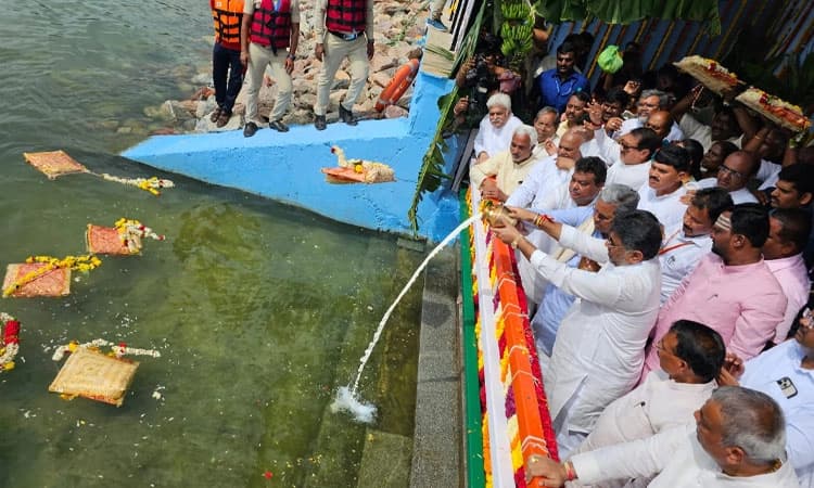 Politics:ಕುಮಾರಸ್ವಾಮಿಯನ್ನು ಅರೆಸ್ಟ್ ಮಾಡಲು ಒಬ್ಬ ಕಾನ್ ಸ್ಟೇಬಲ್ ಸಾಕು:ಸಿಎಂ ಸಿದ್ದರಾಮಯ್ಯ