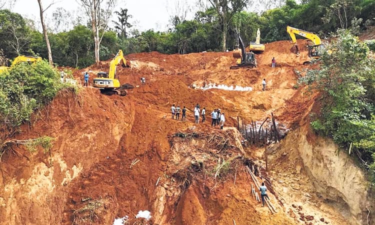 Train ಮಂಗಳೂರು &#8211; ಬೆಂಗಳೂರು ರೈಲು ಮಾರ್ಗ: ಭರದಿಂದ ಸಾಗುತ್ತಿದೆ ಮಣ್ಣು ತೆರವು