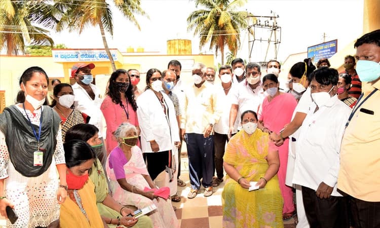 ಕೋವಿಡ್‌ ಲಸಿಕೆ ಪಡೆದು ಸೋಂಕಿನಿಂದ ಮುಕ್ತರಾಗಿ