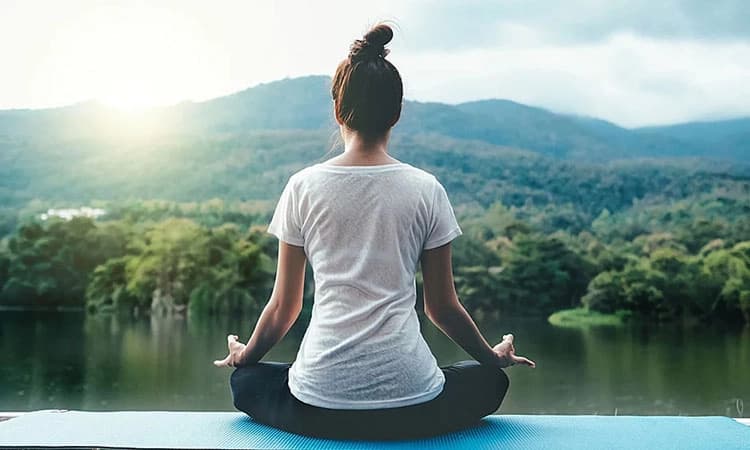 ಕುಟುಂಬ ಸದಸ್ಯರೊಟ್ಟಿಗೆ ಮನೆಯಲ್ಲಿಯೇ ಯೋಗ!