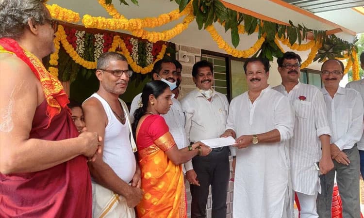 ಮನೆ ನಿರ್ಮಾಣಕ್ಕೆ ಸಹಾಯಹಸ್ತ