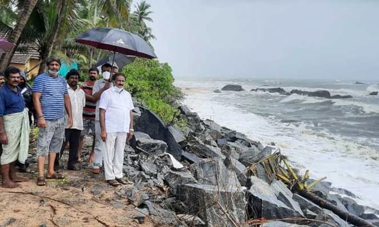 ಪೊಲಿಪು, ಮೂಳೂರು ಕಡಲ್ಕೊರೆತ : ಶಾಸಕ ಲಾಲಾಜಿ ಮೆಂಡನ್ ವೀಕ್ಷಣೆ