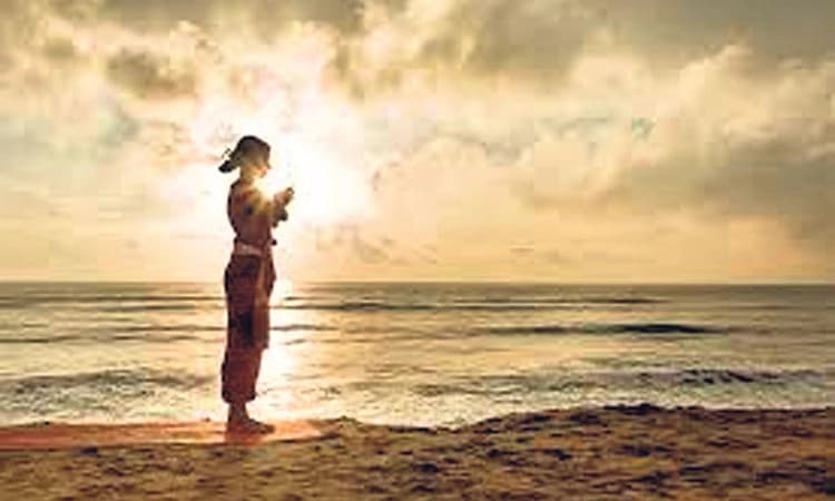 ಕೈಜೋಡಿಸಿ, ನಡುಬಾಗಿಸಿ ನಮಸ್ಕಾರ