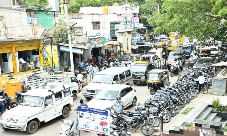 ಲಾಕ್‌ಡೌನ್‌ ಸಡಿಲ; ಎಲ್ಲೆಲ್ಲೂವಾಹನ-ಜನ