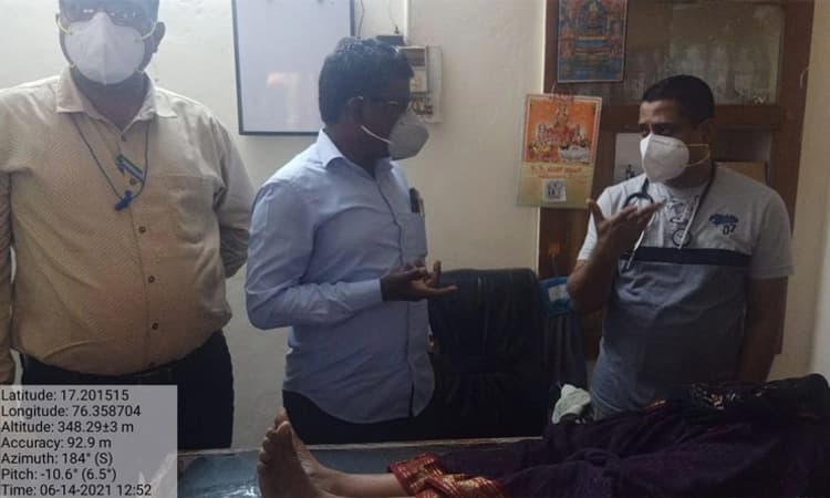 ಸರ್ಕಾರಿ ಕೆಲಸಕ್ಕೆ ಗೈರಾಗಿ ತನ್ನ ಖಾಸಗಿ ಕ್ಲಿನಿಕ್‍ನಲ್ಲಿ ಸಿಕ್ಕಿ ಬಿದ್ದ ಸರ್ಕಾರಿ ವೈದ್ಯ!