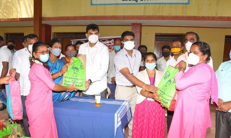 ವಾರಿಯರ್ಸ್‌ಗೆ ಆಹಾರ ಕಿಟ್‌ ವಿತರಣೆ