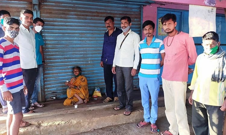 ಒಬ್ಬಂಟಿ ಅಜ್ಜಿಯನ್ನು ಊರಿಗೆ ತಲುಪಿಸಿದ್ರು