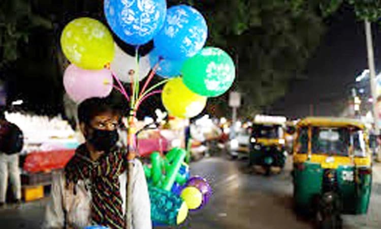 ತಗ್ಗಿತು ಸಂಚಾರ, ನಿಂತಿತು ಬದುಕಿನ ಬಂಡಿ..