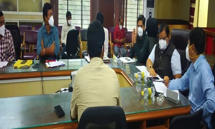 ಜಿಲ್ಲಾಡಳಿತಕ್ಕೆ ಲಕ್ಷಾಂತರ ಮೌಲ್ಯದ ಔಷಧ ದಾನ