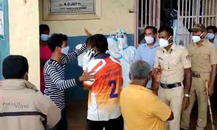 ಕೋವಿಡ್ ನಿಂದ ವ್ಯಕ್ತಿ ಸಾವು: ಸರಿಯಾಗಿ ಊಟ ನೀಡದೆ ಸಾಯಿಸಿದ್ದಾರೆಂದು ಸಂಬಂಧಿಕರ ಗಲಾಟೆ