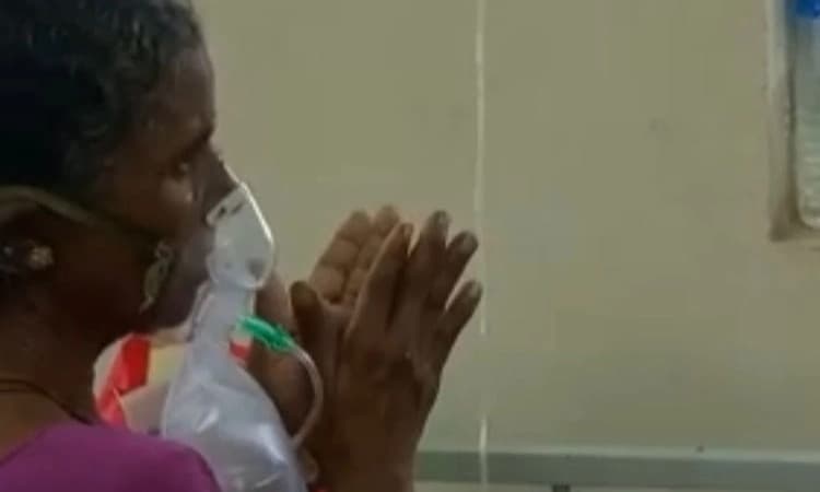 ಸೋಂಕಿತರಲ್ಲಿ ಆತ್ಮಸ್ಥೈರ್ಯ ಹೆಚ್ಚಿಸಲು ಗವಿಮಠ ಆಸ್ಪತ್ರೆಯಲ್ಲಿ ಭಜನೆ!