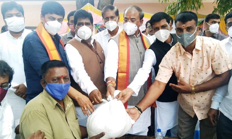 ಬ್ಲ್ಯಾಕ್‌ ಫಂಗಸ್‌ಗೆ ಚಿಕಿತ್ಸೆ ಉಚಿತ: ಸಚಿವ