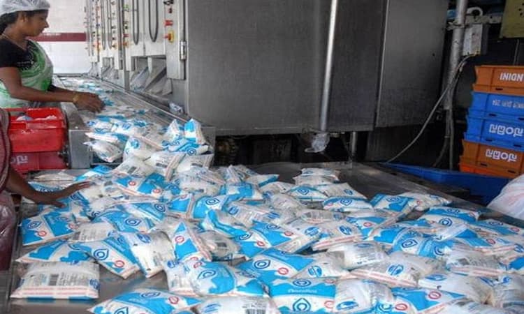 ಹಾಲು ಒಕ್ಕೂಟಗಳಿಗೆ ಕೊರೊನಾ ಹಾಲಾಹಲ : ಹಾಲು ಸಂಗ್ರಹ ಹೆಚ್ಚಳ, ಮಾರಾಟ ಇಳಿಕೆ