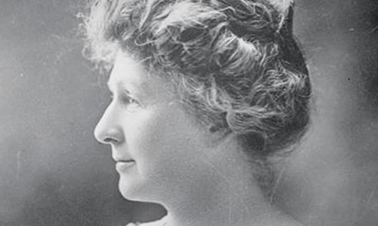 ಹುಡುಗಿಯ ಚುಂಬನ ಮತ್ತು ಆಗಸದ ತಾರೆ