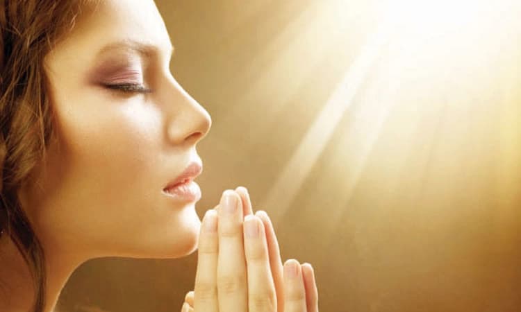 ಪ್ರಾರ್ಥನೆಯ ದೀಪ ಹಚ್ಚುವೆ, ಆರಿಸದಿರು ದೇವರೇ…