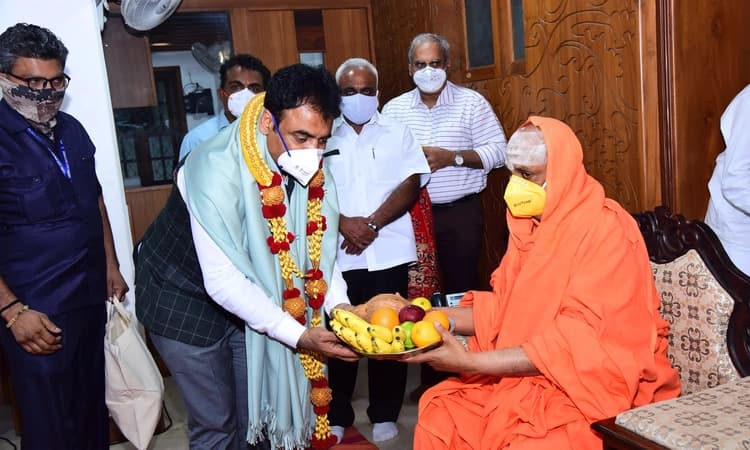 ವರ್ಷಾಂತ್ಯಕ್ಕೆ ಎಲ್ಲರಿಗೂ ಮೊದಲ ಲಸಿಕೆ: ಡಿಸಿಎಂ