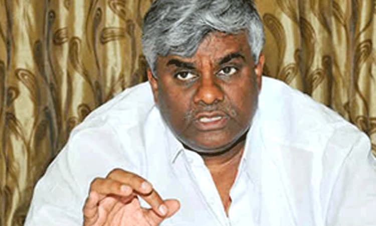 ತಿಂಗಳು ಸಂಪೂರ್ಣ ಲಾಕ್‌ ಡೌನ್‌ ಮಾಡಿ: ರೇವಣ್ಣ