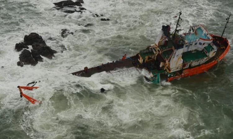 ತೌಕ್ತೇ ಚಂಡಮಾರುತ ಹೊಡೆತಕ್ಕೆ ಮುಳುಗಿದ ಬಾರ್ಜ್; ಎರಡು ದಿನದ ಬಳಿಕ 22 ಶವ ಪತ್ತೆ