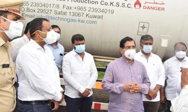 ಕುವೈತ್ ನಿಂದ ಧಾರವಾಡಕ್ಕೆ 75 ಮೆಟ್ರಿಕ್ ಟನ್ ಆಕ್ಸಿಜನ್ ಪೂರೈಕೆ: ಸಚಿವ ಪ್ರಹ್ಲಾದ್ ಜೋಶಿ