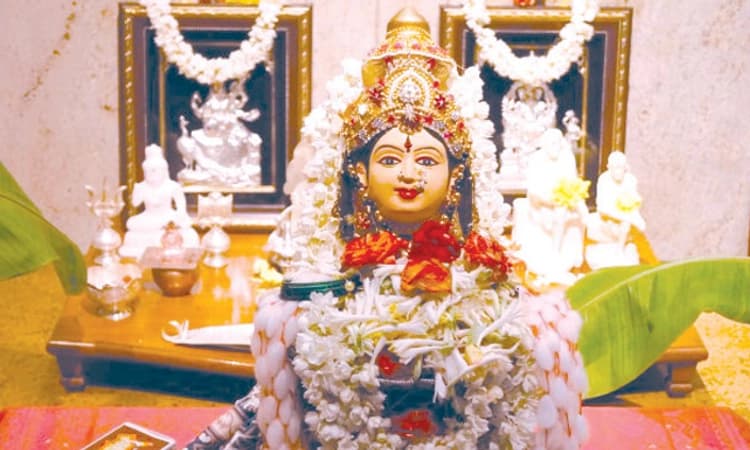 ಇಂದು(ಆ.16) ವರಮಹಾಲಕ್ಷ್ಮೀ ವ್ರತ: ಭಕ್ತರಿಗೆ ಇಷ್ಟಾರ್ಥಗಳನ್ನು ಕರುಣಿಸುವ ಮಹಾಲಕ್ಷ್ಮೀ