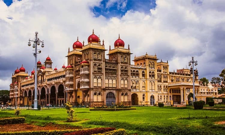 Mysuru Palace ವಾಟ್ಸ್‌ಪ್‌ನಲ್ಲೇ ಮೈಸೂರು ಅರಮನೆಯ ಟಿಕೆಟ್‌ ಲಭ್ಯ