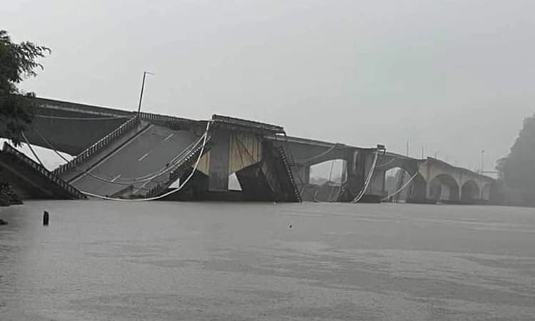 Bridge collapse ; ಬಿಹಾರ ಅಲ್ಲ ಕಾರವಾರದ ಮುಖ್ಯ ರಸ್ತೆಯಲ್ಲೆ ಕುಸಿದು ಬಿದ್ದ ಸೇತುವೆ!!